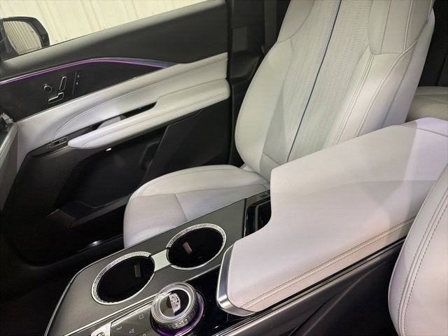 Certified 2024 Cadillac Lyriq Luxury RWD image 33