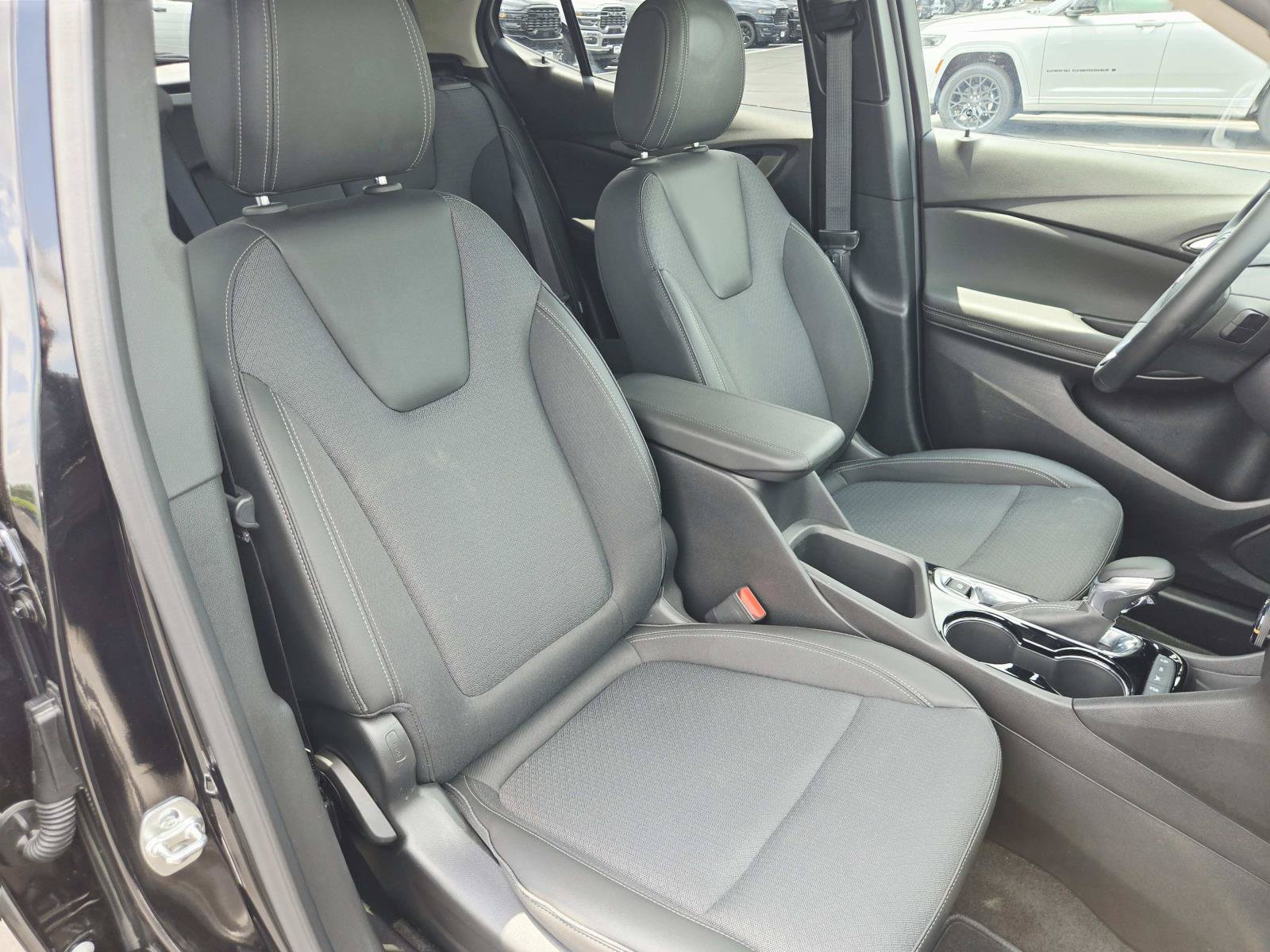 Used 2025 Buick Encore GX Preferred w/ Comfort Package AWD/4WD image 16