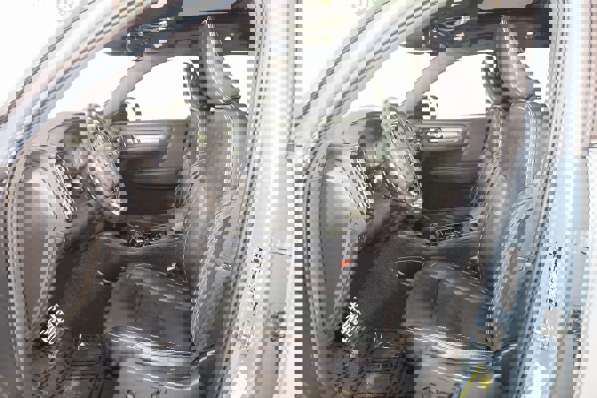 Used 2020 Volvo XC40 T5 R-Design image 12