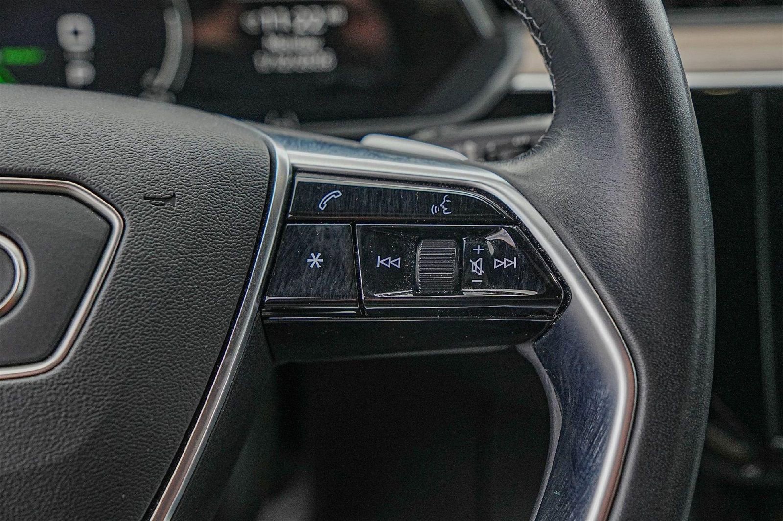 Used 2024 Audi Q8 e-tron Premium Plus image 12