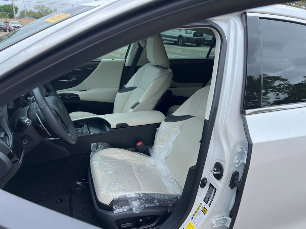 Used 2024 Lexus ES 350 w/ Premium Package image 9