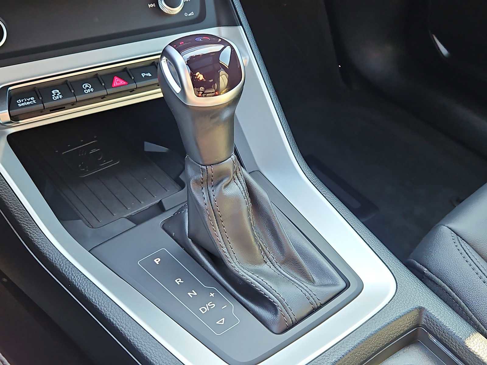 Certified 2025 Audi Q3 2.0T Premium w/ Convenience Package image 29