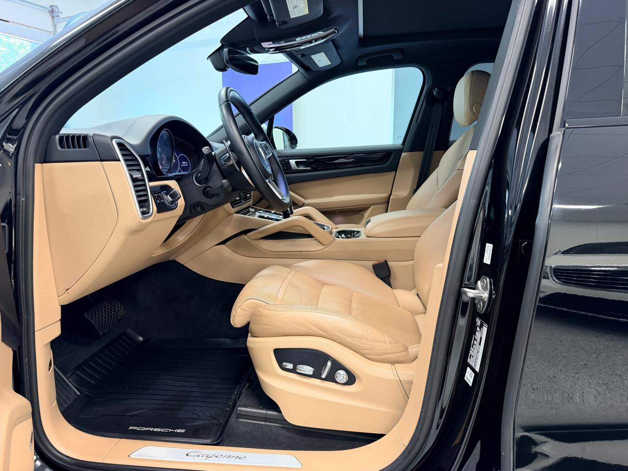 Used 2019 Porsche Cayenne AWD/4WD image 17