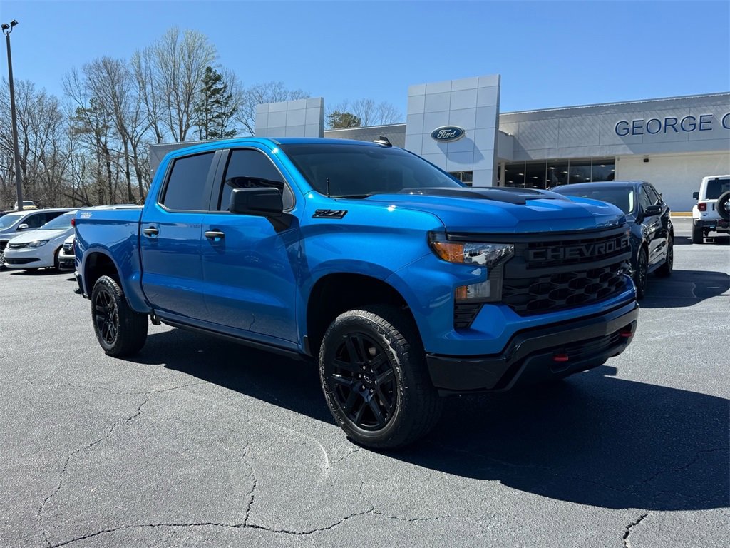 Used 2024 Chevrolet Silverado 1500 Custom Trail Boss w/ LPO, Dark Essentials Package image 2