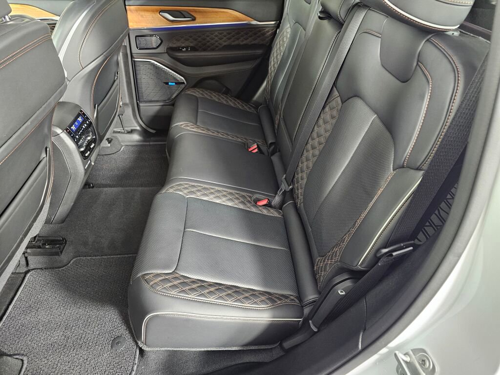 Used 2023 Jeep Grand Cherokee Summit image 37