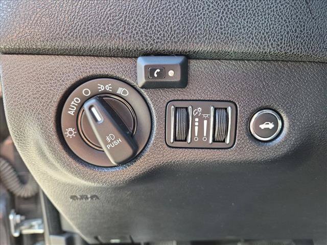 Used 2015 Dodge Charger SXT RWD image 16
