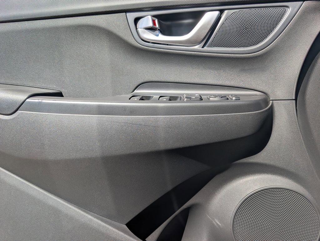 Used 2023 Hyundai Kona SE w/ Cargo Package image 16