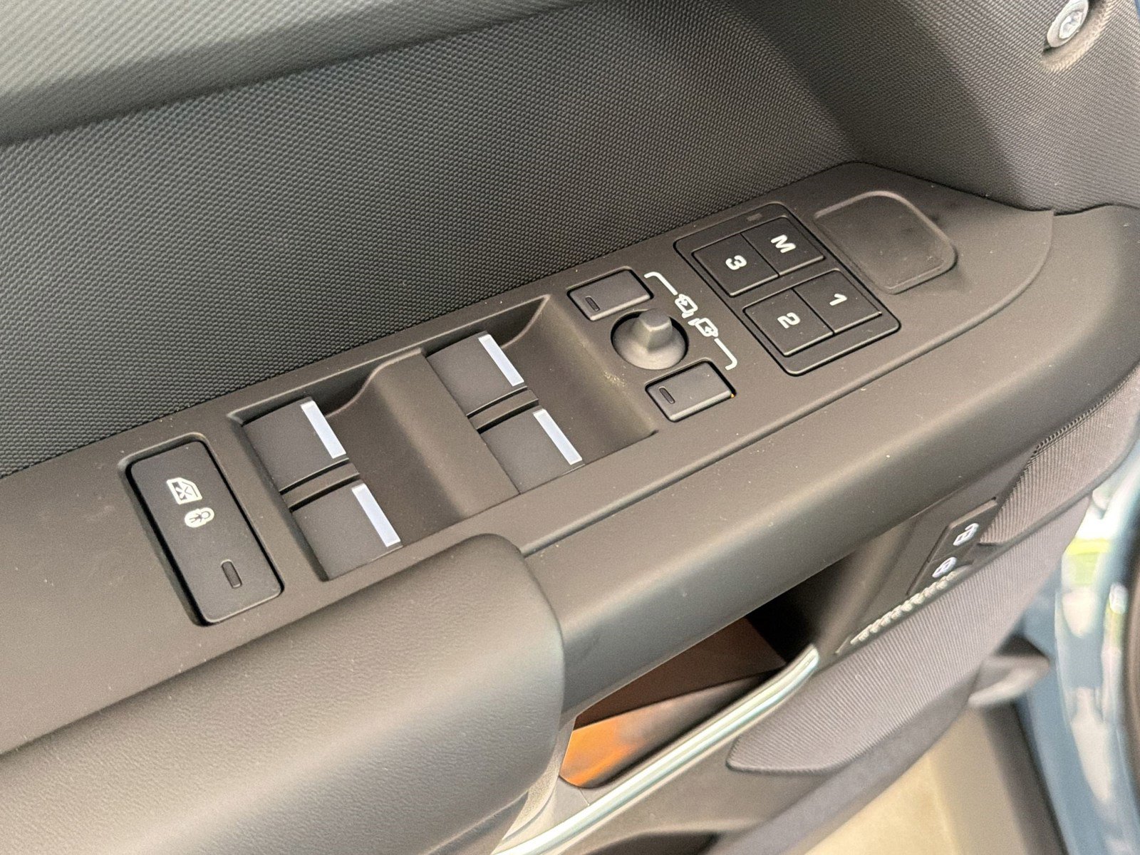 New 2026 Land Rover Defender 110 X-Dynamic SE AWD/4WD image 22