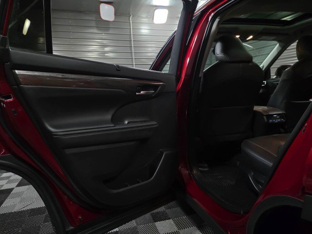Used 2020 Toyota Highlander Limited image 35