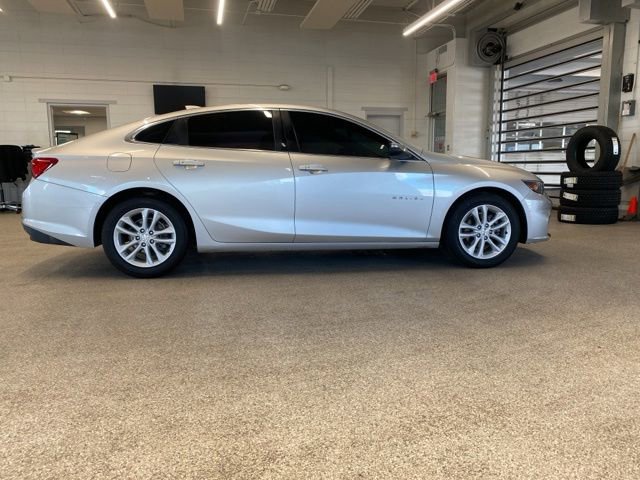 Used 2017 Chevrolet Malibu LT FWD image 4
