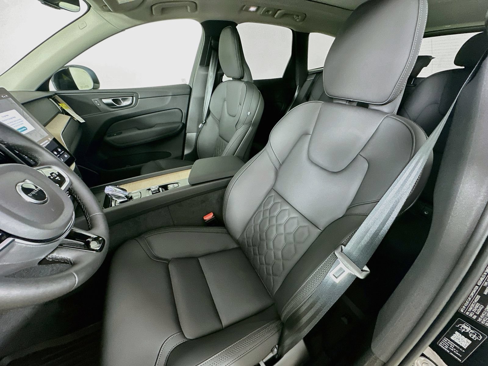 New 2026 Volvo XC60 B5 Plus w/ Protection Package Premier AWD/4WD image 32