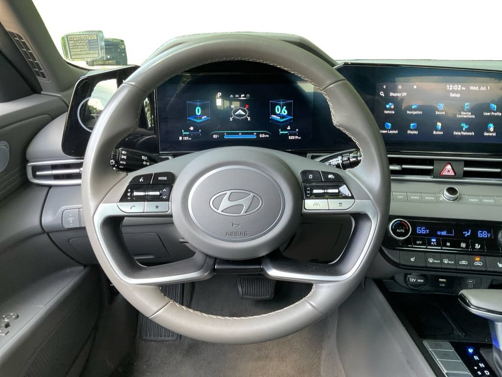 Used 2025 Hyundai Elantra SEL FWD image 17