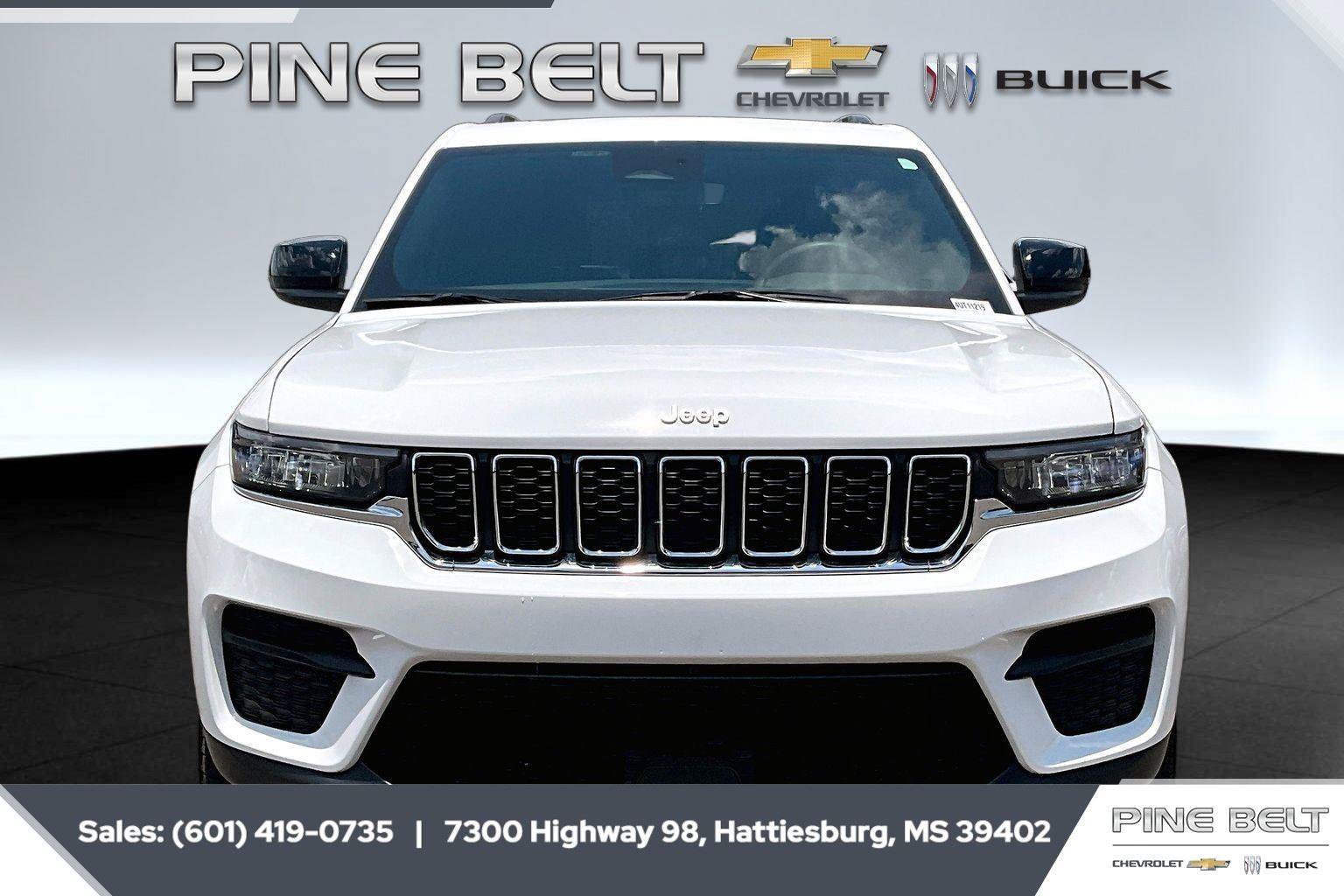 Used 2024 Jeep Grand Cherokee Laredo X RWD image 3