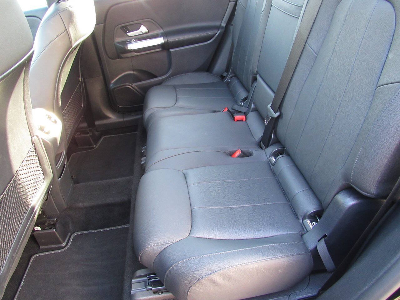 Used 2023 Mercedes-Benz GLB 250 4MATIC image 33
