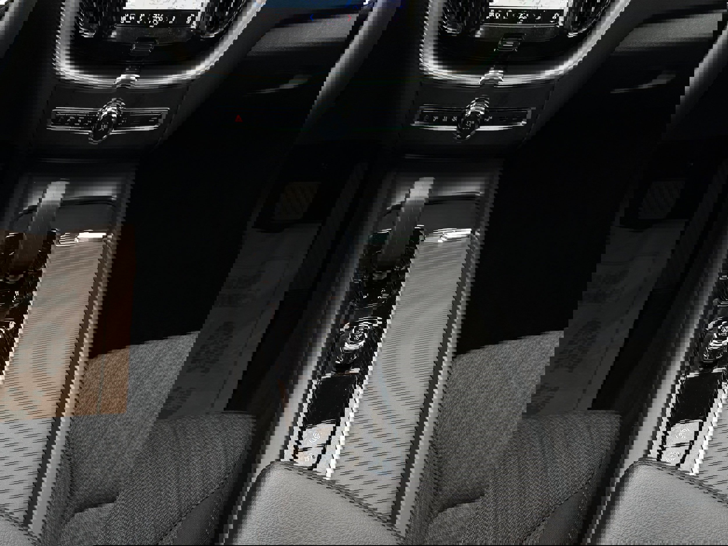 Certified 2023 Volvo XC60 B5 Core image 15