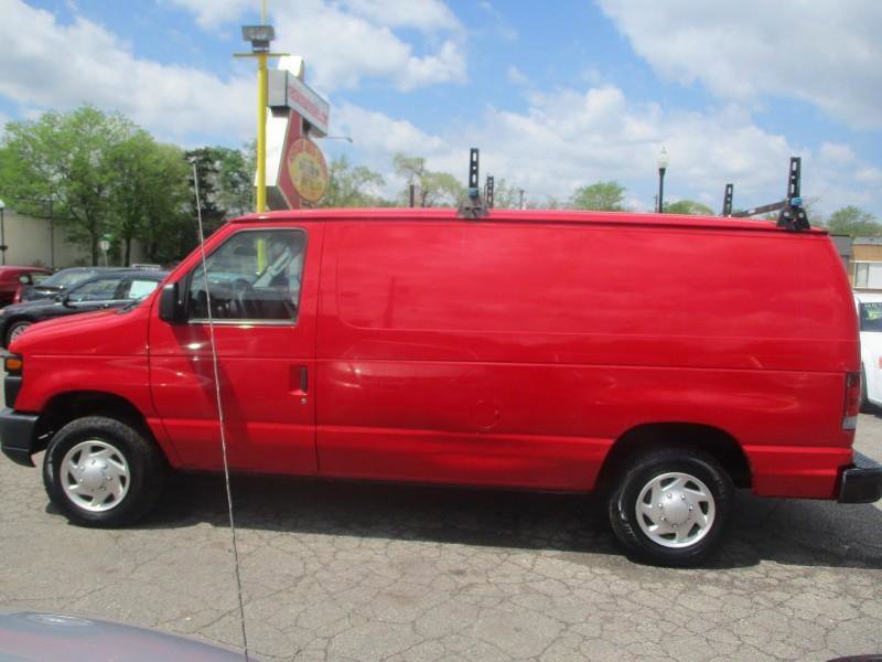 Used 2011 Ford E-150 and Econoline 150 w/ Commercial Cargo Van Pkg RWD image 4