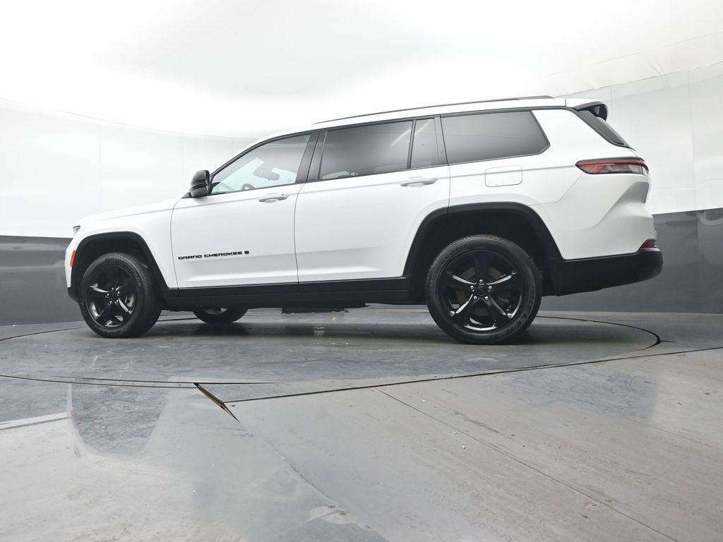 Used 2023 Jeep Grand Cherokee L Laredo image 25