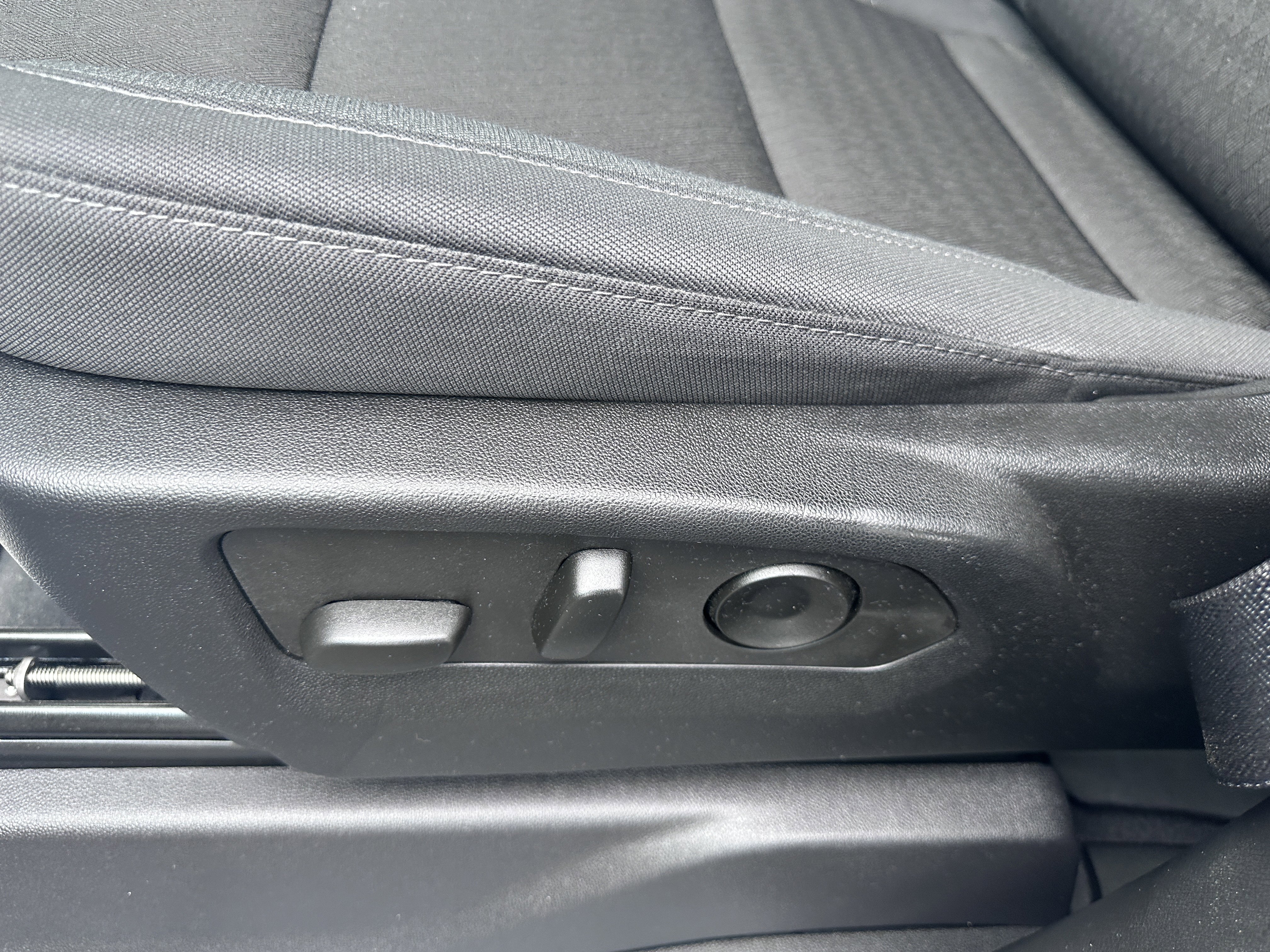 Used 2024 Chevrolet Silverado 2500 Custom w/ Custom Value Package image 16