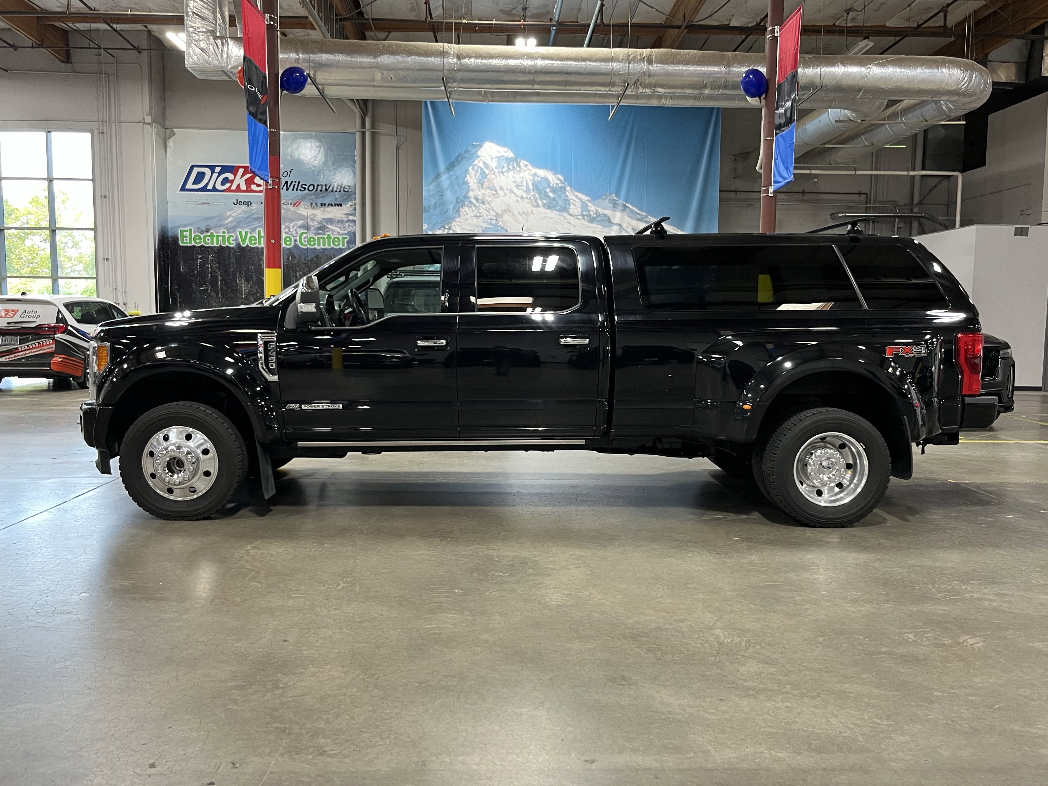 Used 2018 Ford F450 Platinum w/ Platinum Ultimate Package AWD/4WD image 2