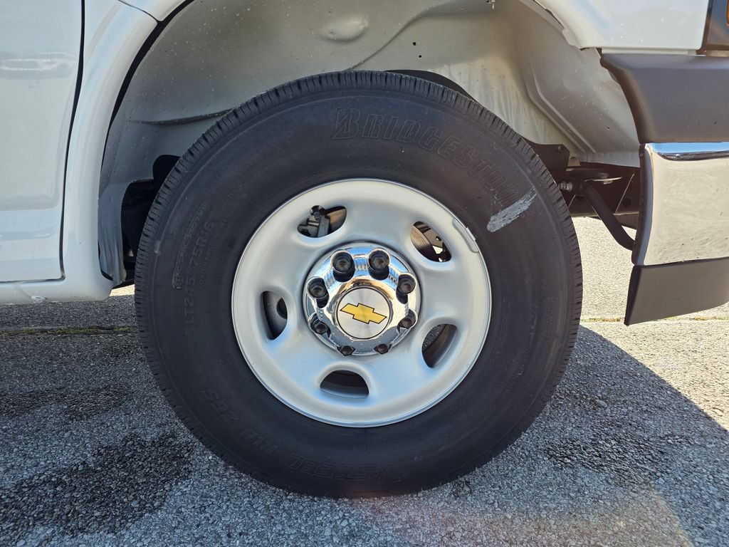 Used 2024 Chevrolet Express 3500 w/ Driver Convenience Package RWD image 28