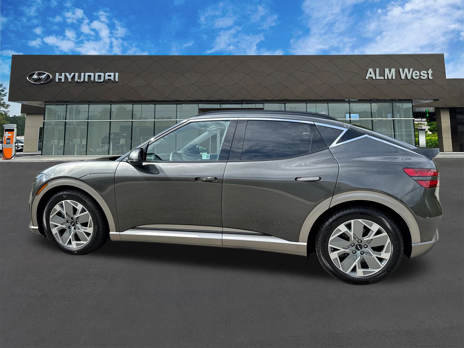 Used 2025 Genesis GV60 RWD image 8