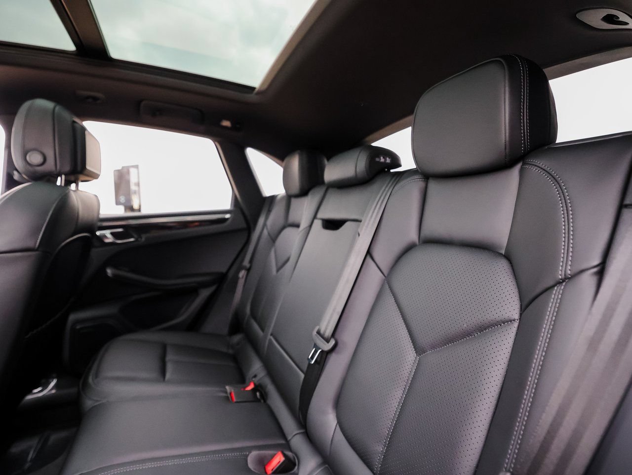 Certified 2026 Porsche Macan S AWD/4WD image 24