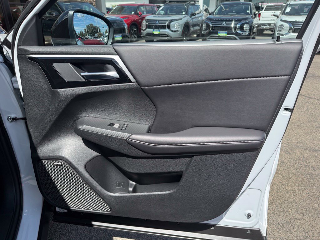 New 2026 Mitsubishi Outlander LE FWD image 17