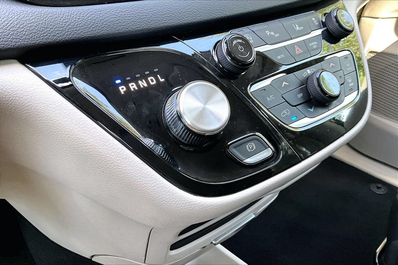 Certified 2023 Chrysler Pacifica Touring-L FWD image 30