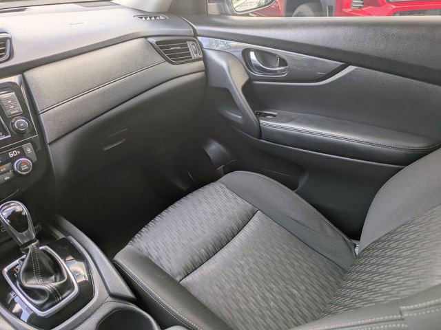 Used 2019 Nissan Rogue SV image 18