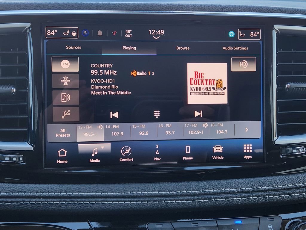 Used 2024 Chrysler Pacifica Limited image 17