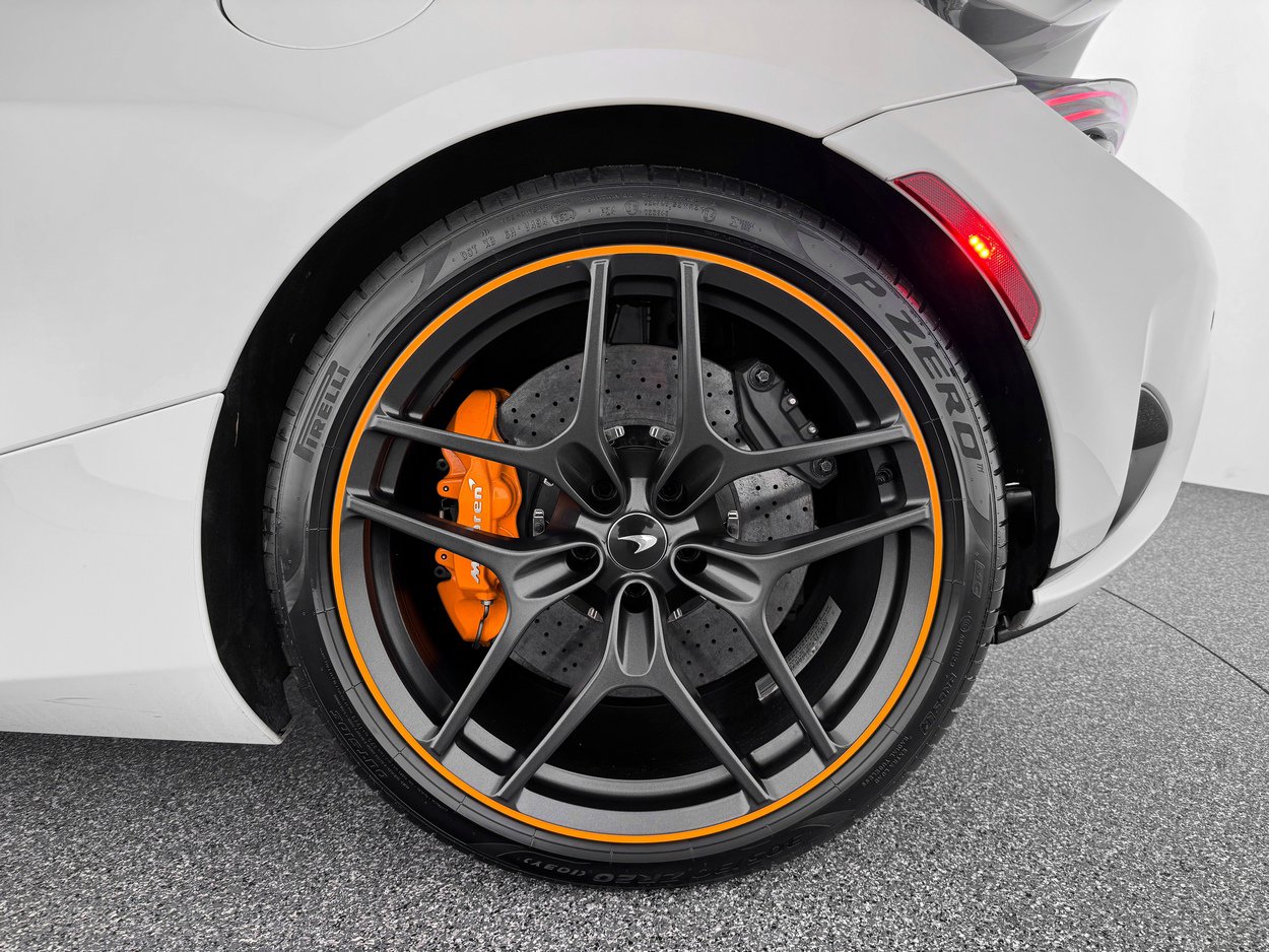 Used 2024 McLaren 750S image 32