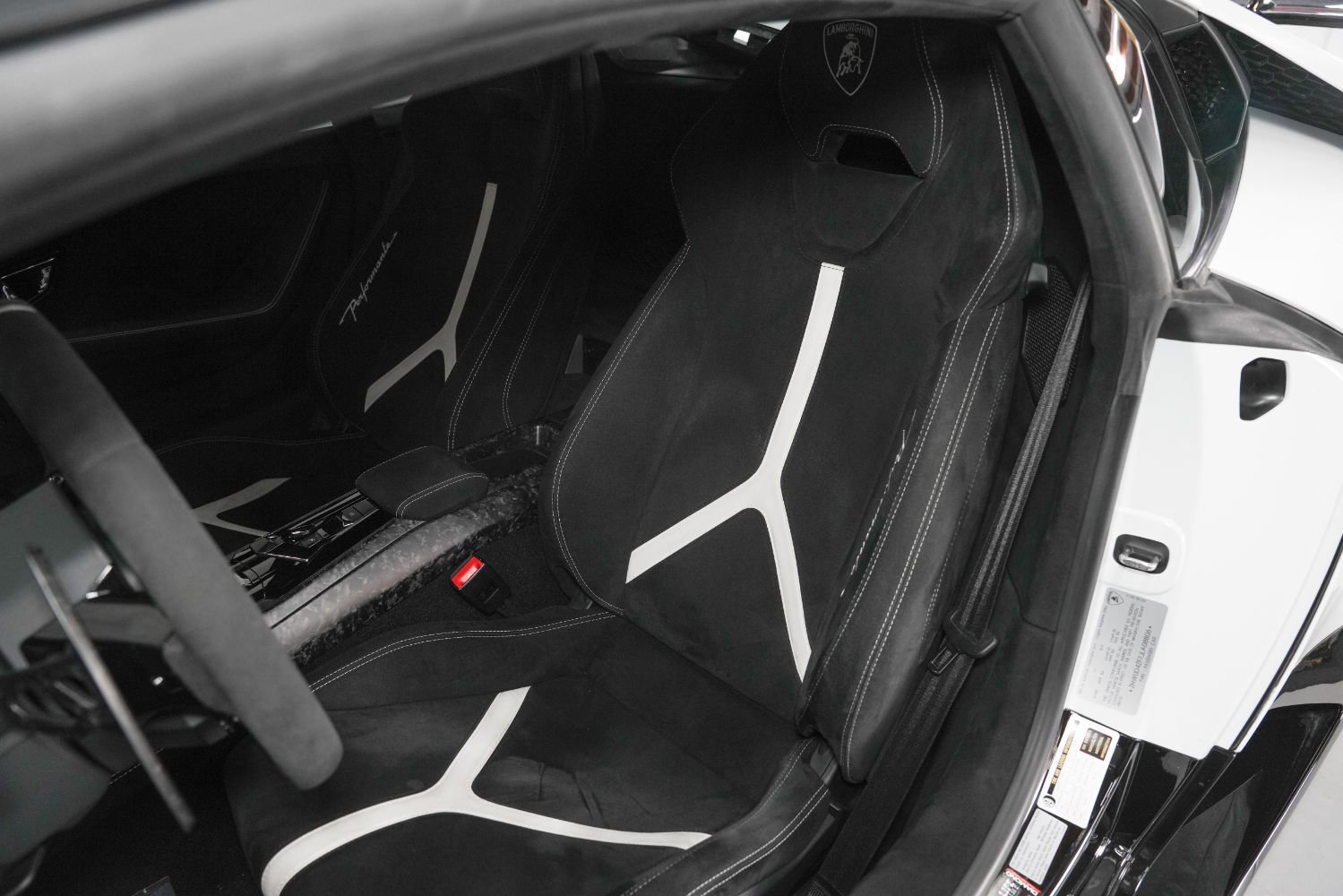 Used 2018 Lamborghini Huracan Performante image 43