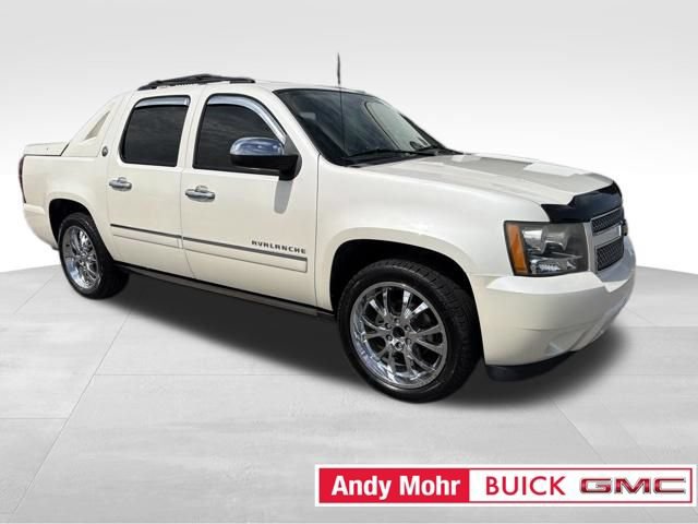 Used 2013 Chevrolet Avalanche LTZ RWD video 2