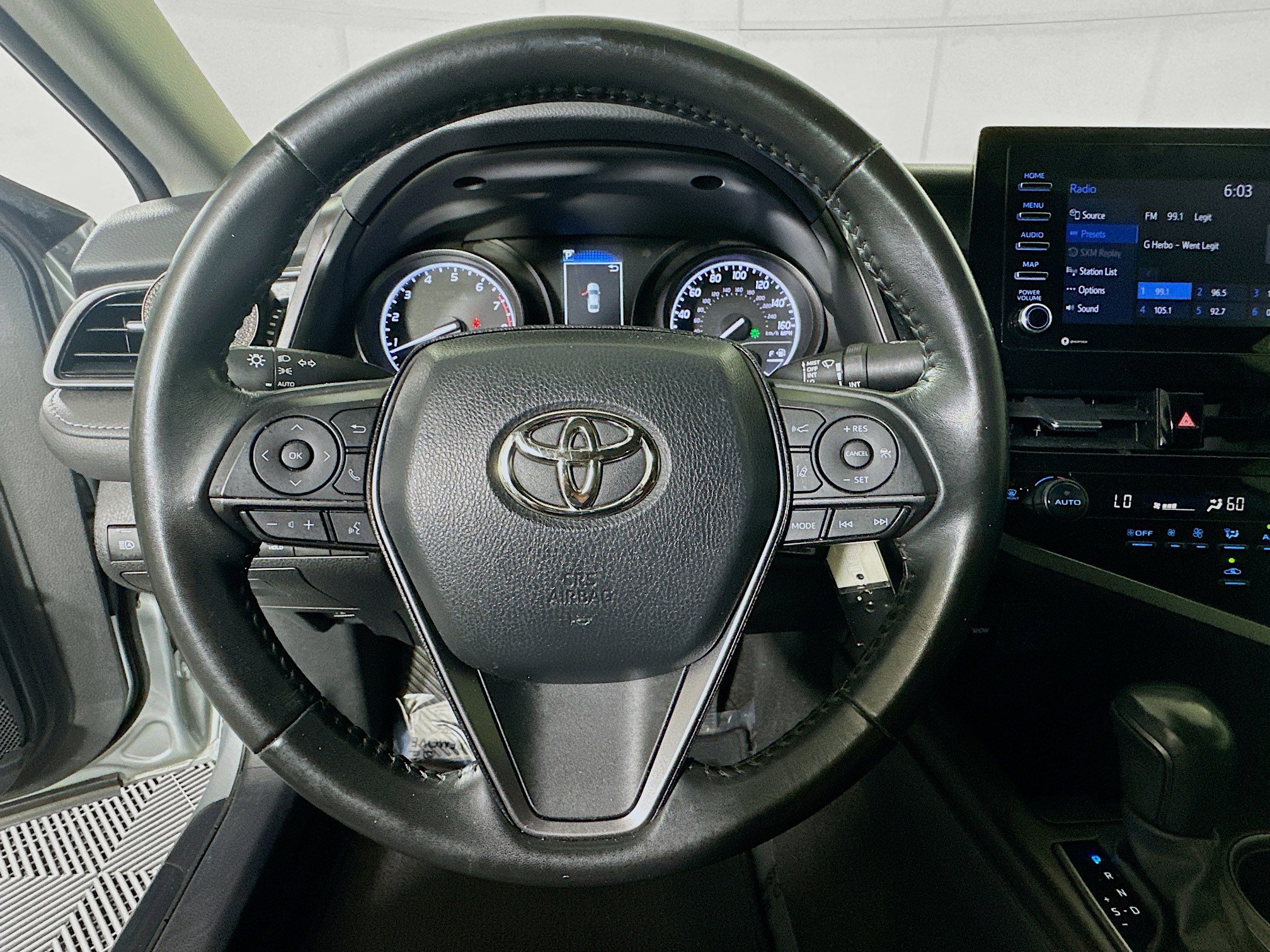 Used 2023 Toyota Camry SE FWD image 15