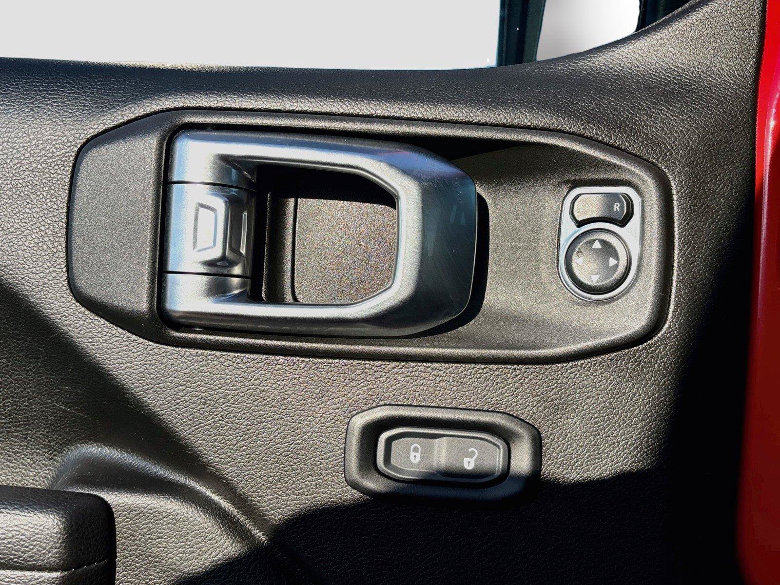 Used 2023 Jeep Gladiator Sport AWD/4WD image 17