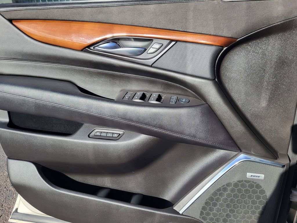 Used 2016 Cadillac Escalade Luxury image 13