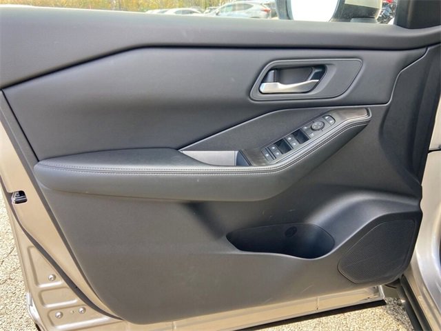 Used 2026 Nissan Rogue SV image 23