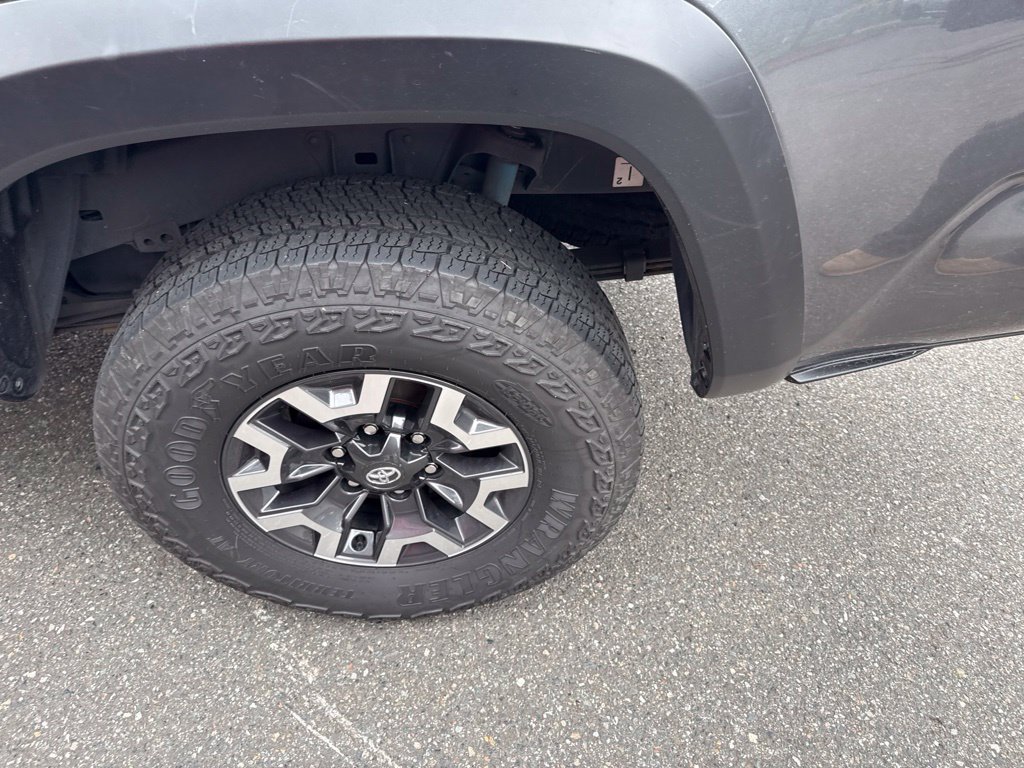 Used 2022 Toyota Tacoma TRD Off-Road AWD/4WD image 5