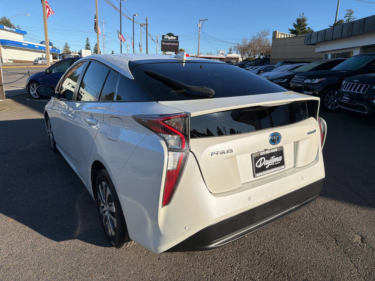 Used 2017 Toyota Prius Four Touring image 3