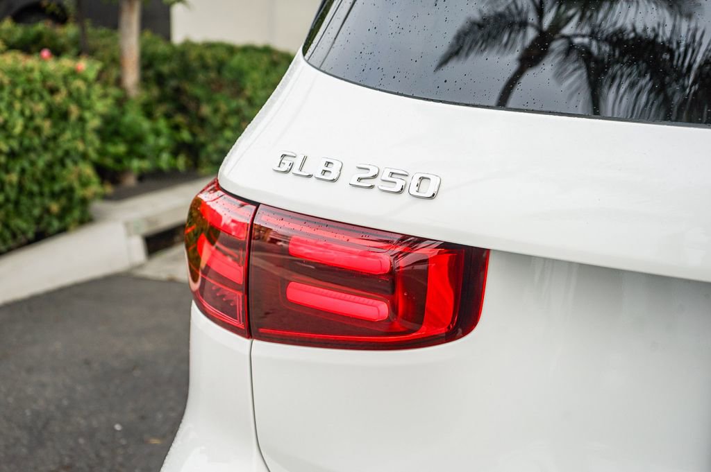Used 2025 Mercedes-Benz GLB 250 image 7