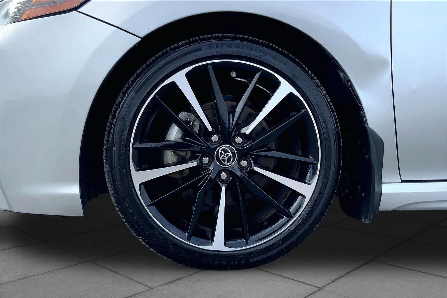 Used 2018 Toyota Camry XSE FWD image 11