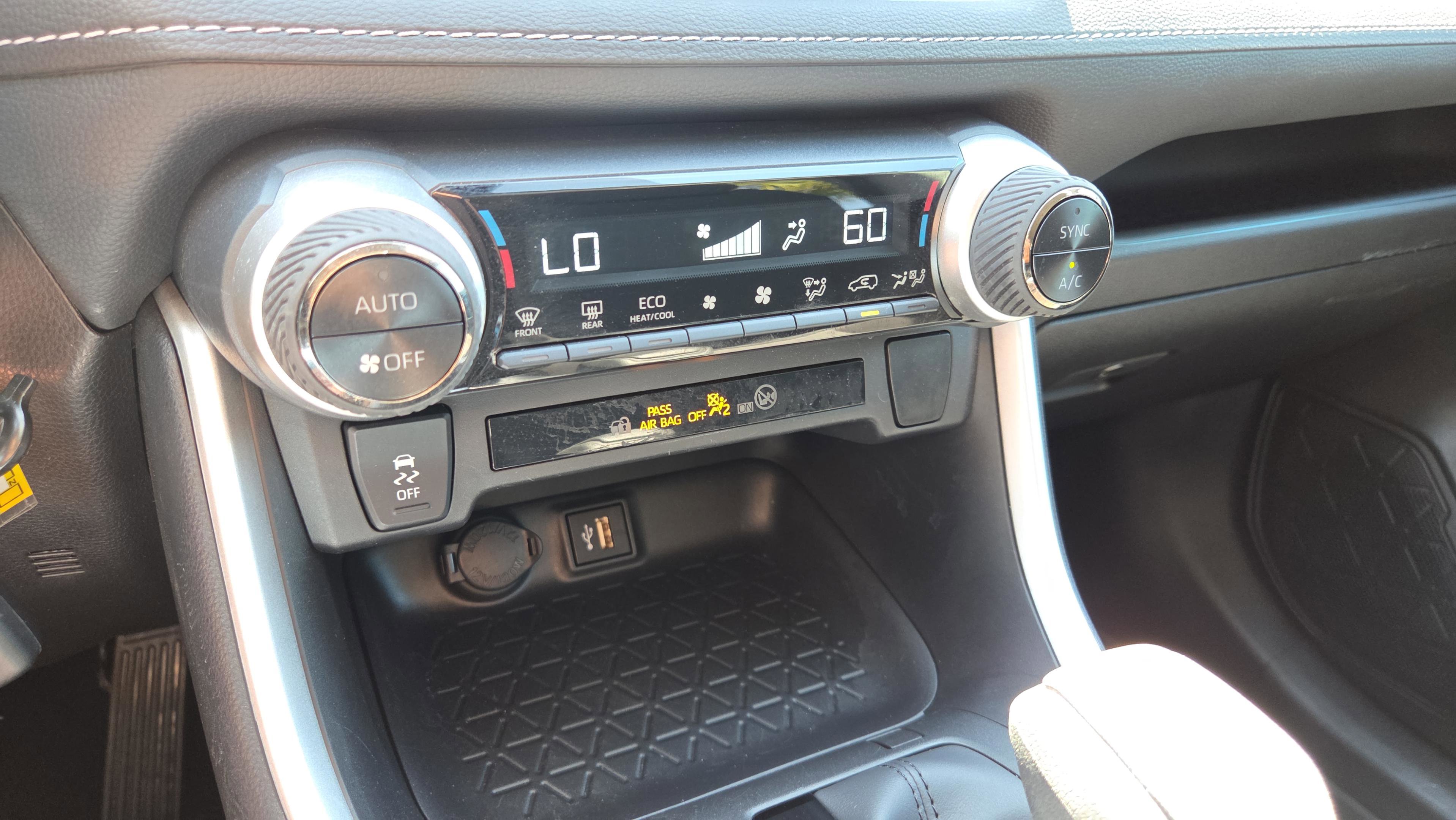 Certified 2025 Toyota RAV4 LE image 27