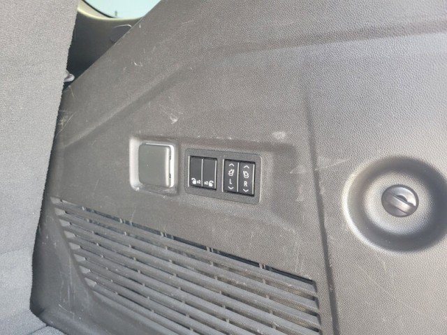 Used 2021 GMC Yukon Denali w/ Denali Ultimate Package image 8