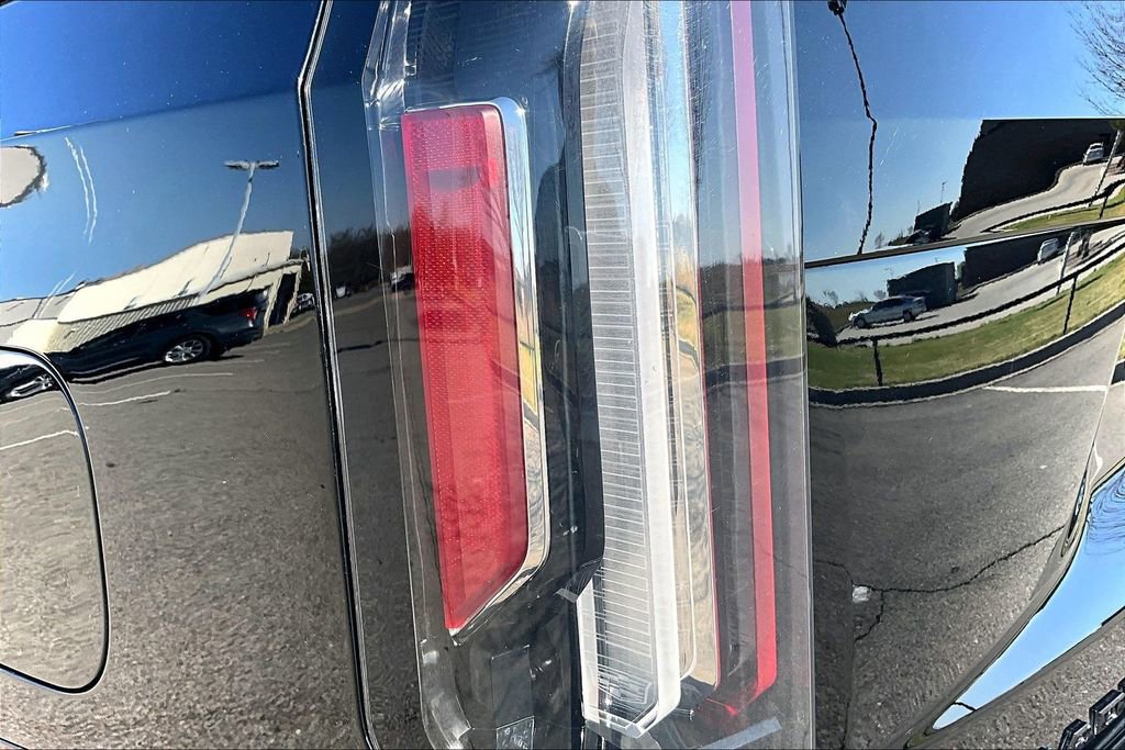 Certified 2024 Cadillac Escalade Sport w/ Touring Package AWD/4WD image 33