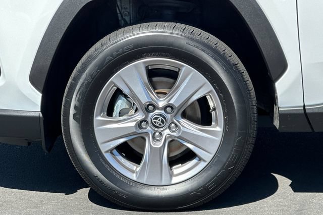 Used 2025 Toyota RAV4 XLE FWD image 31