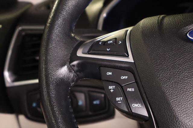Used 2017 Ford Edge Titanium w/ Technology Package FWD image 18