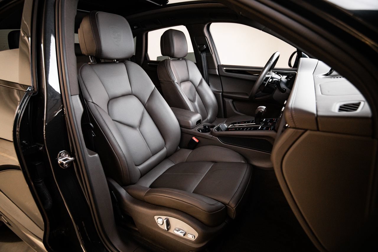 Certified 2024 Porsche Macan S AWD/4WD image 29