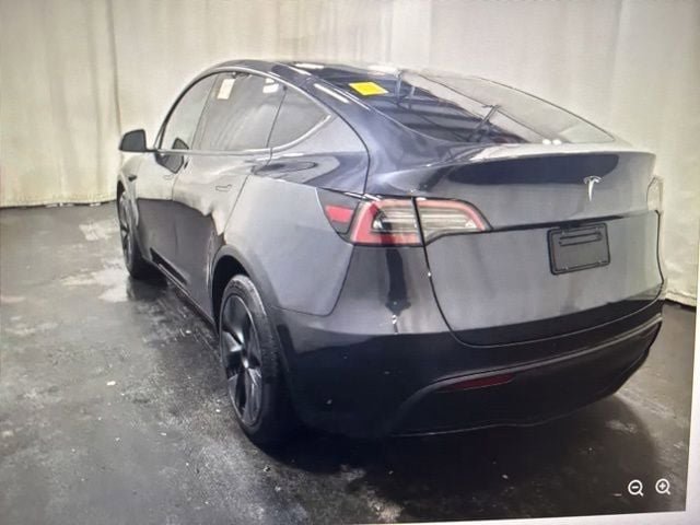 Used 2024 Tesla Model Y Long Range RWD image 3