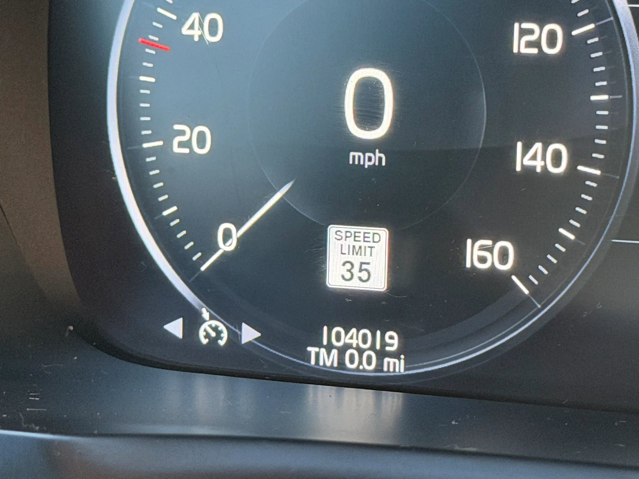 Used 2016 Volvo XC90 T6 Momentum w/ Momentum Plus Package AWD/4WD image 5