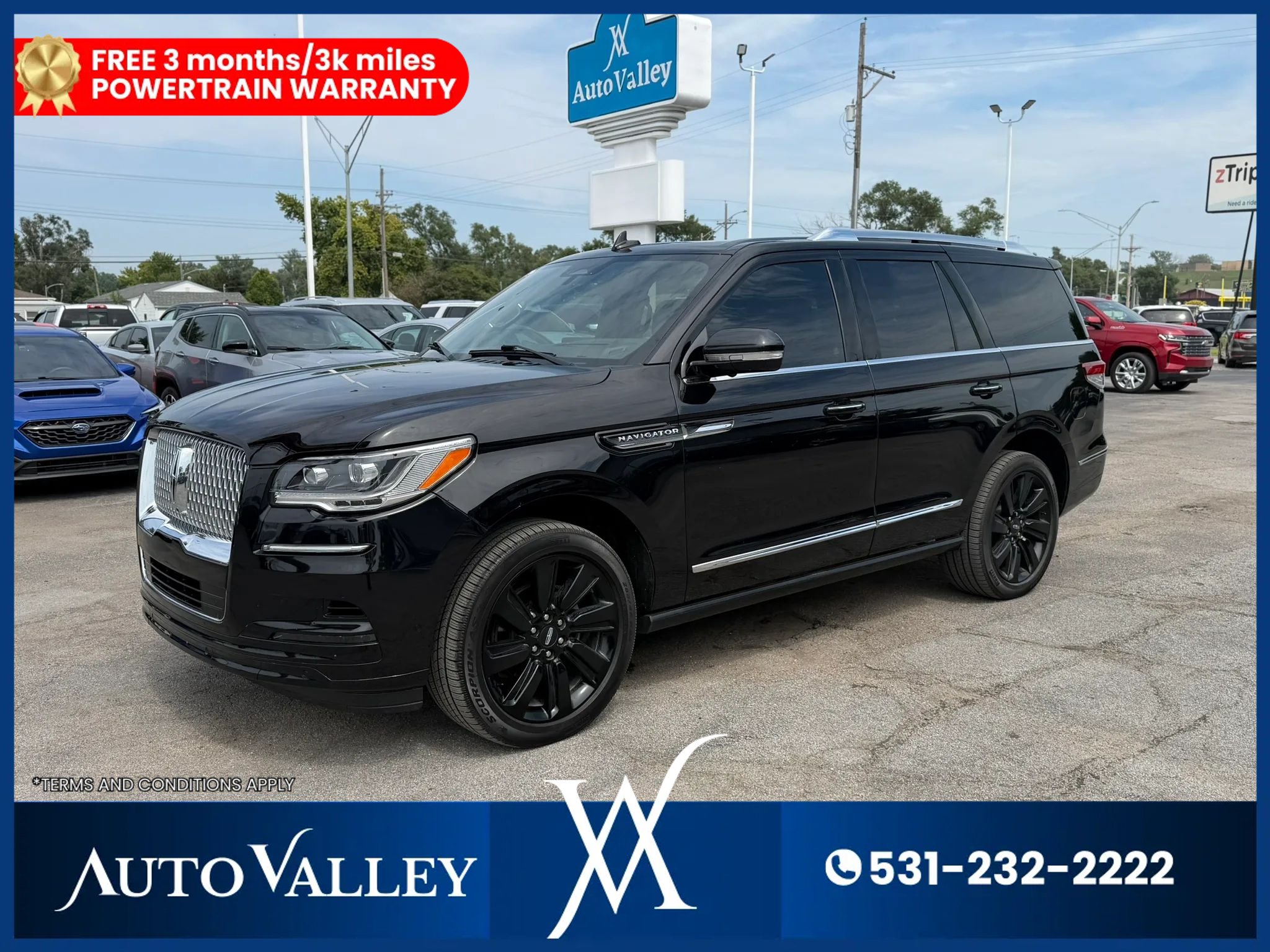 Used 2023 Lincoln Navigator Reserve AWD/4WD image 3
